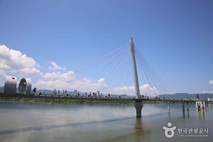 Soyanggang makes Chuncheon feel like arrival, not transfer